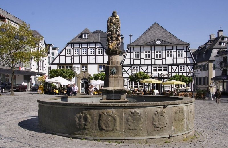 Brilon marktplatz brunnen